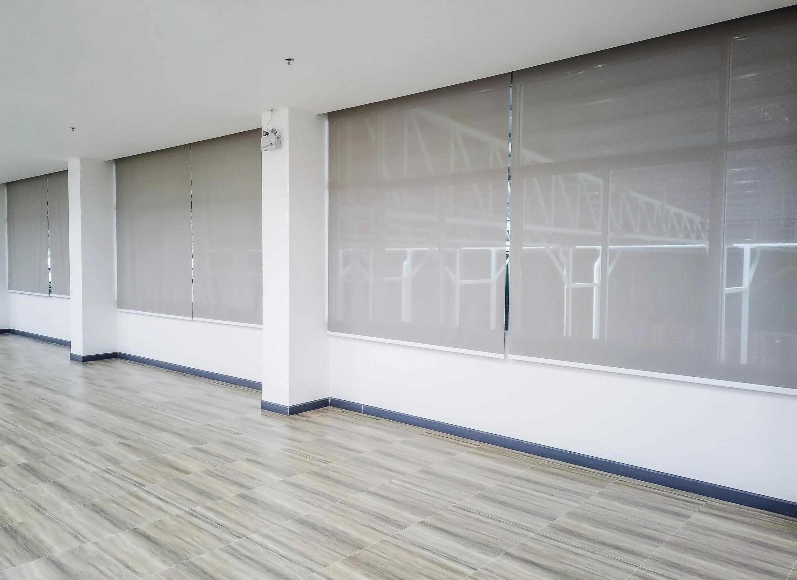 Zip Screens for Commercial Spaces